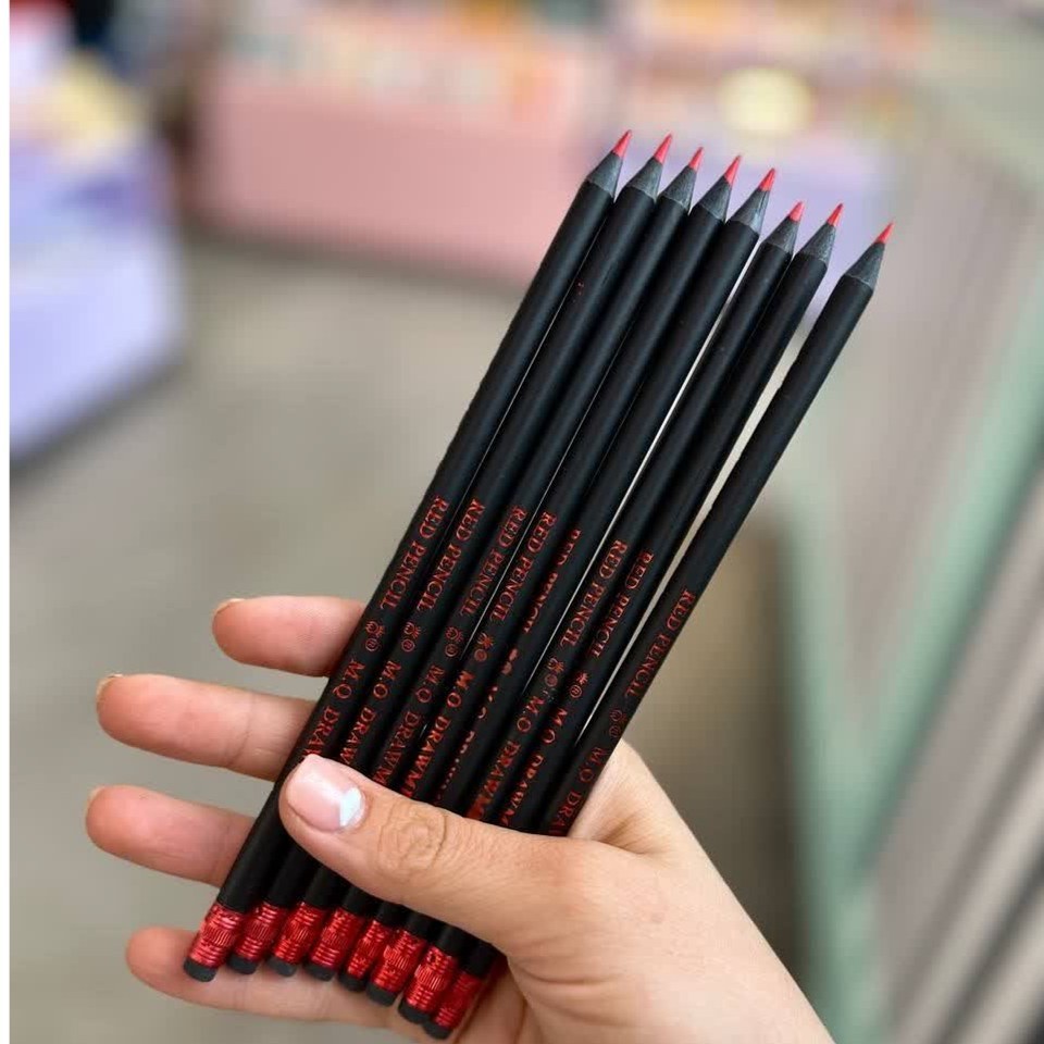 مداد مشکی MQ HB سه گوش پاکن‌دار – مداد ارگونومیک مناسب نوشتن روان و راحت، طراحی مثلثی برای جلوگیری از خستگی دست، همراه با پاک‌کن باکیفیت