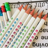 مداد مشکی MQ HB سه گوش پاکندار – مداد ارگونومیک مناسب نوشتن روان و راحت، طراحی مثلثی برای جلوگیری از خستگی دست، همراه با پاککن باکیفیت