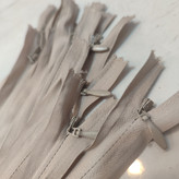 زیپ مخفی 20سانت کرم تیره