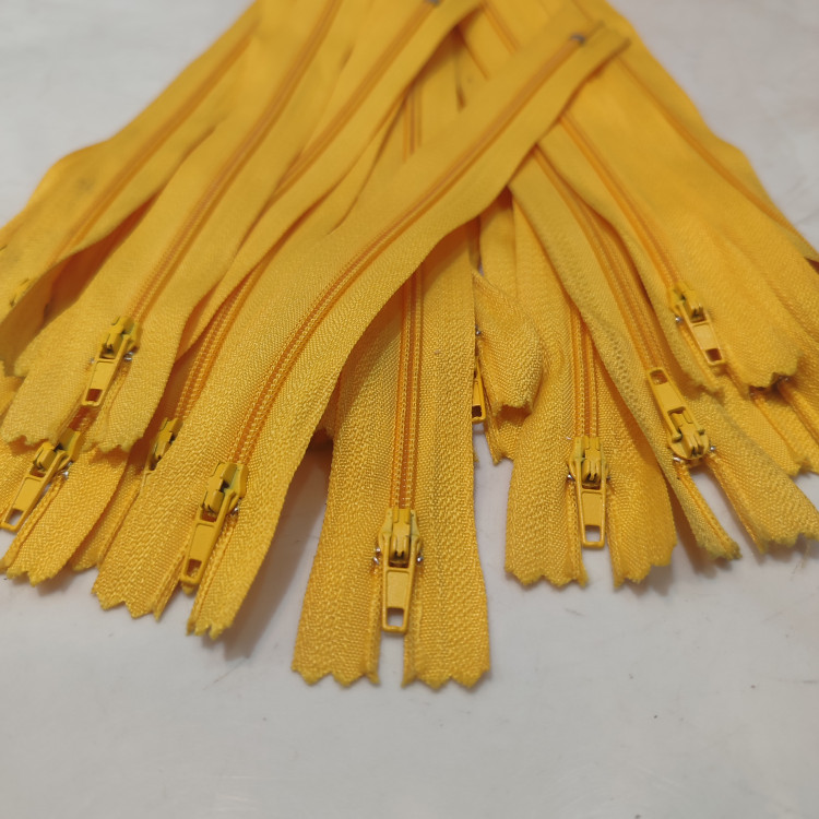 زیپ 20 سانت ساده شماره 3 زرد رنگ